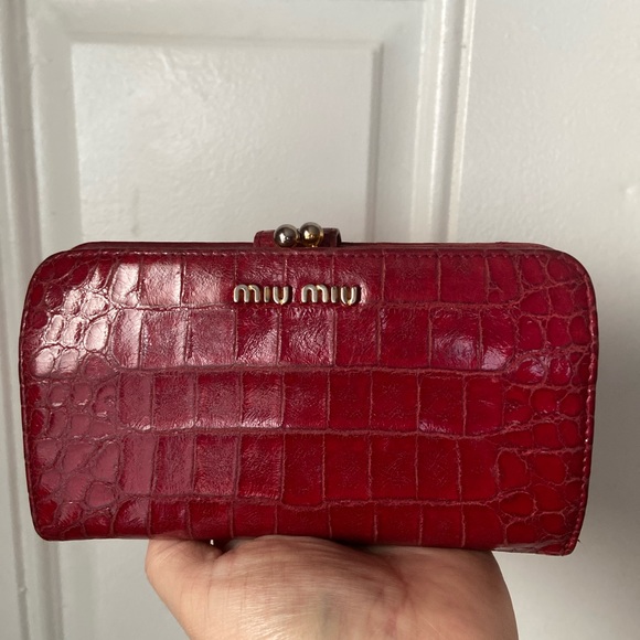 Miu Miu leather bow croc emboss wallet - Picture 2 of 13